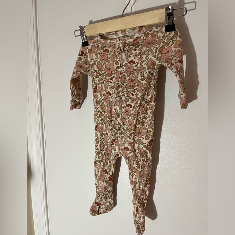 Rabbit Bear Floral Organic Cotton Onesie - Picture 5 of 9